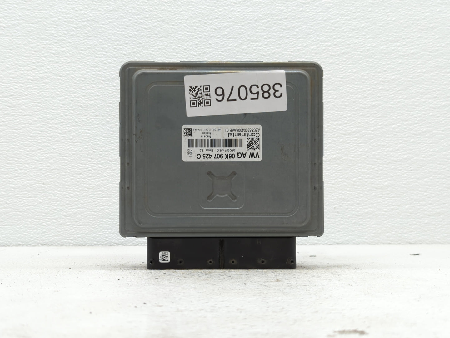 2017 Volkswagen Passat PCM Engine Control Computer ECU ECM PCU OEM P/N:06K 907 425 C Fits OEM Used Auto Parts - Oemusedautop