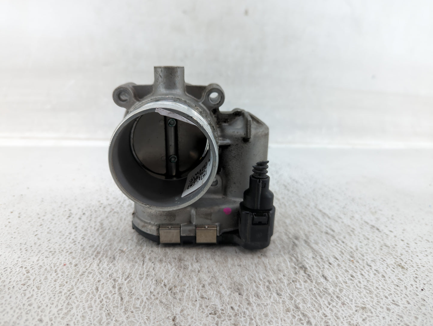2014-2017 Volkswagen Passat Throttle Body P/N:06K 133 062 D 06K 133 062 E Fits Fits 2014 2015 2016 2017 OEM Used Auto Parts 