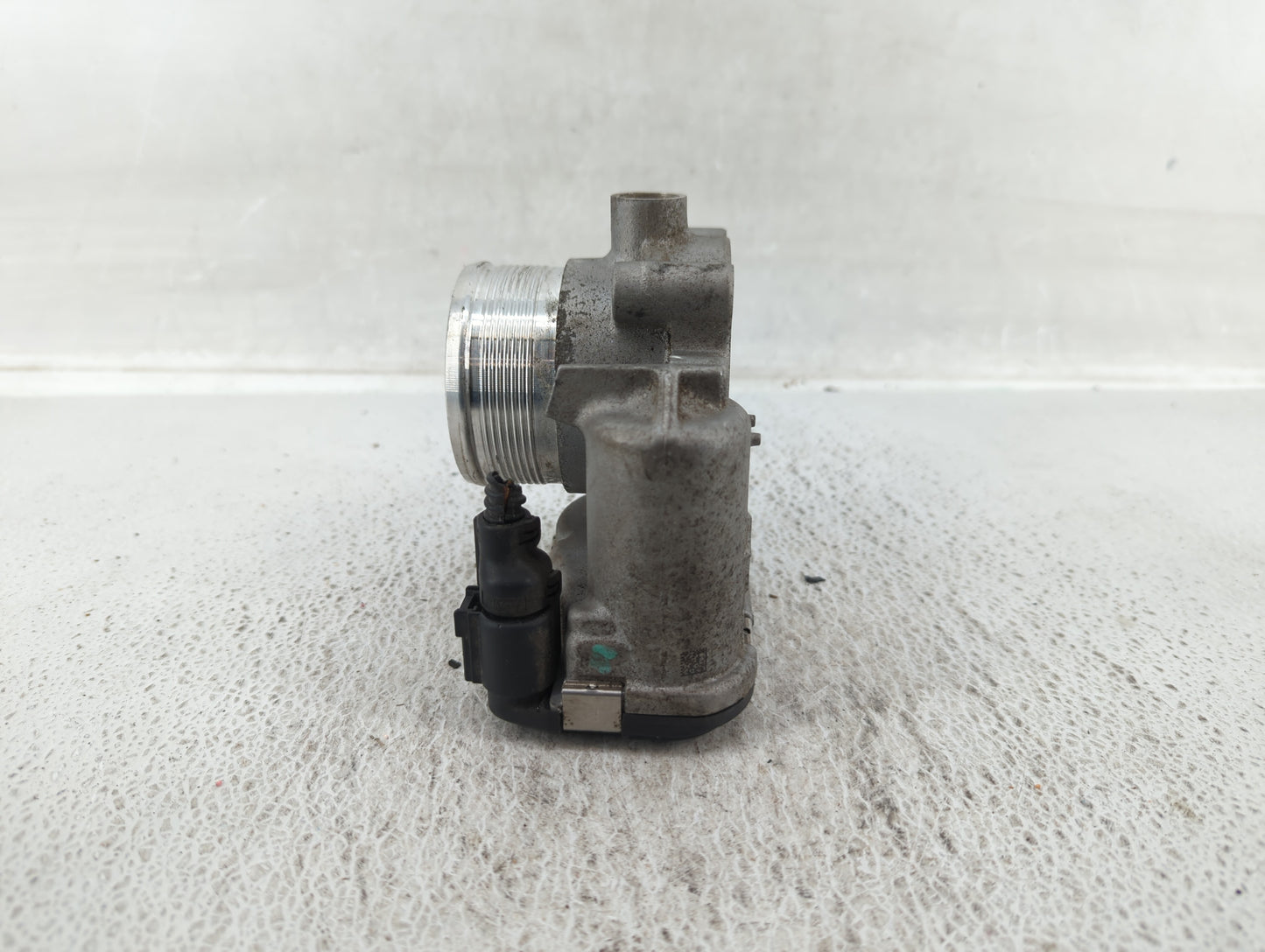 2014-2017 Volkswagen Passat Throttle Body P/N:06K 133 062 D 06K 133 062 E Fits Fits 2014 2015 2016 2017 OEM Used Auto Parts 