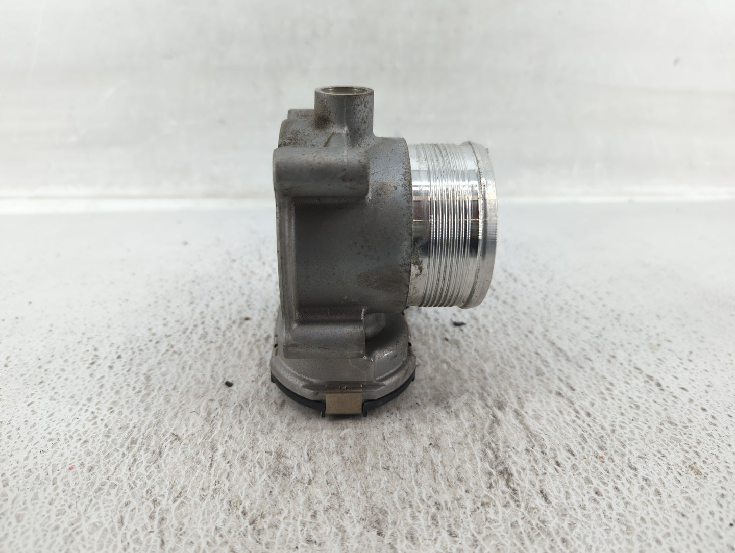 2014-2017 Volkswagen Passat Throttle Body P/N:06K 133 062 D 06K 133 062 E Fits Fits 2014 2015 2016 2017 OEM Used Auto Parts 