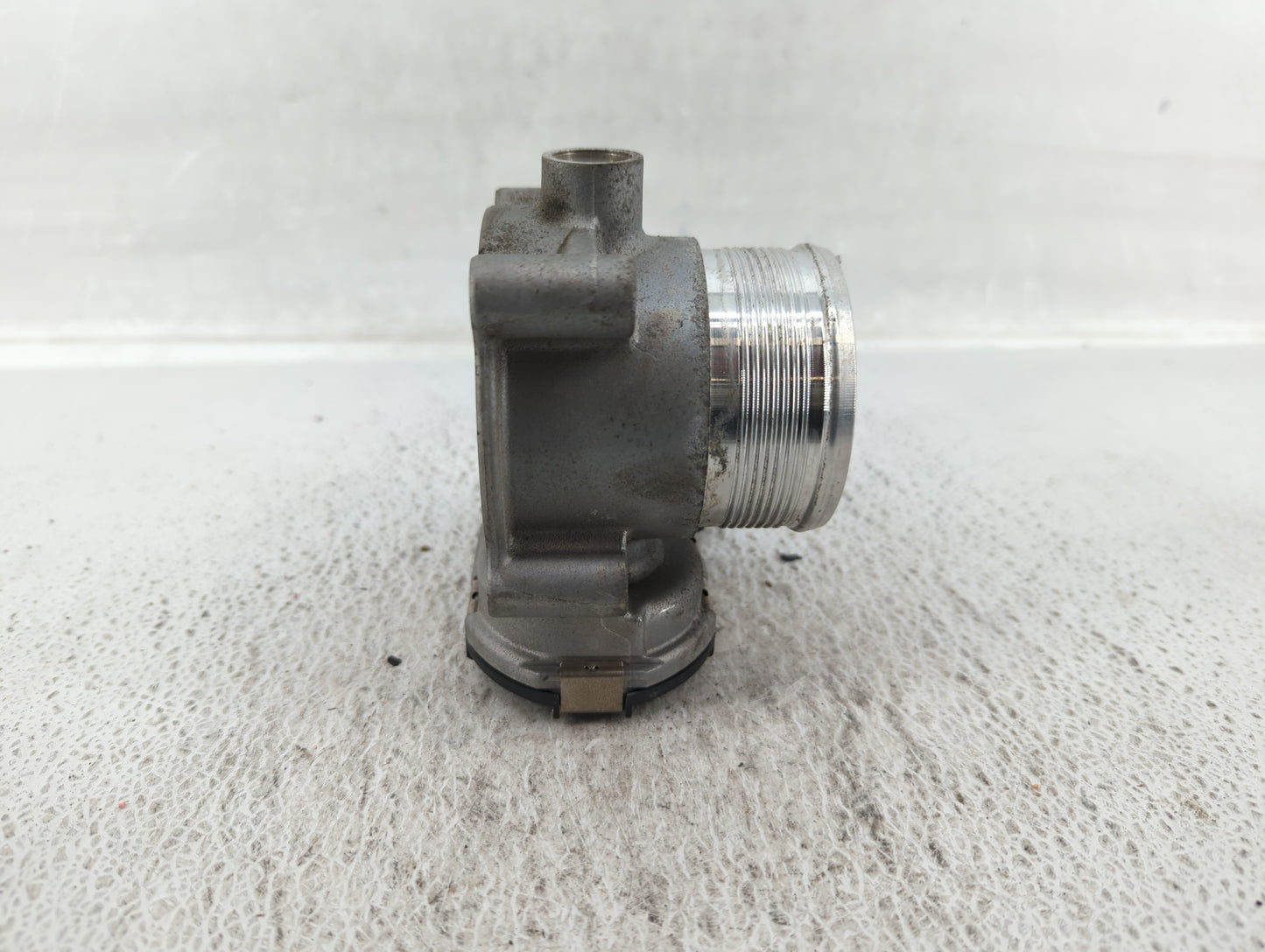 2014-2017 Volkswagen Passat Throttle Body P/N:06K 133 062 D 06K 133 062 E Fits Fits 2014 2015 2016 2017 OEM Used Auto Parts 