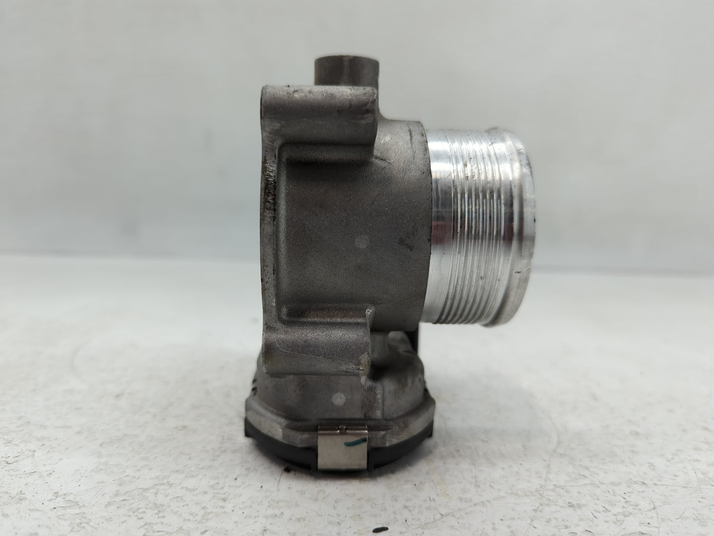 2014-2017 Volkswagen Passat Throttle Body P/N:06K 133 062 AA Fits Fits 2014 2015 2016 2017 OEM Used Auto Parts - Oemusedauto