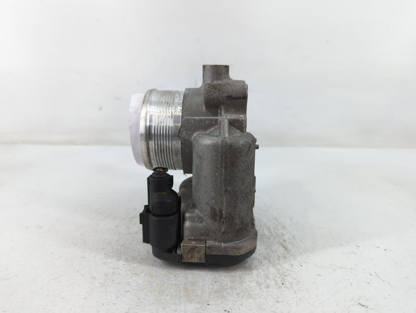 2014-2017 Volkswagen Passat Throttle Body P/N:06K 133 062 AA Fits Fits 2014 2015 2016 2017 OEM Used Auto Parts - Oemusedauto
