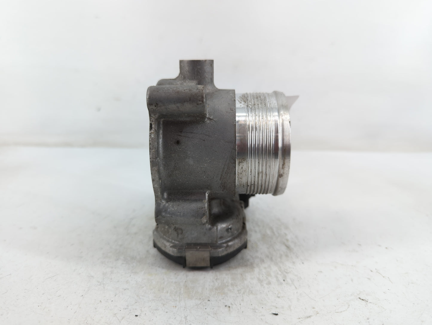 2014-2017 Volkswagen Passat Throttle Body P/N:06K 133 062 AA Fits Fits 2014 2015 2016 2017 OEM Used Auto Parts - Oemusedauto