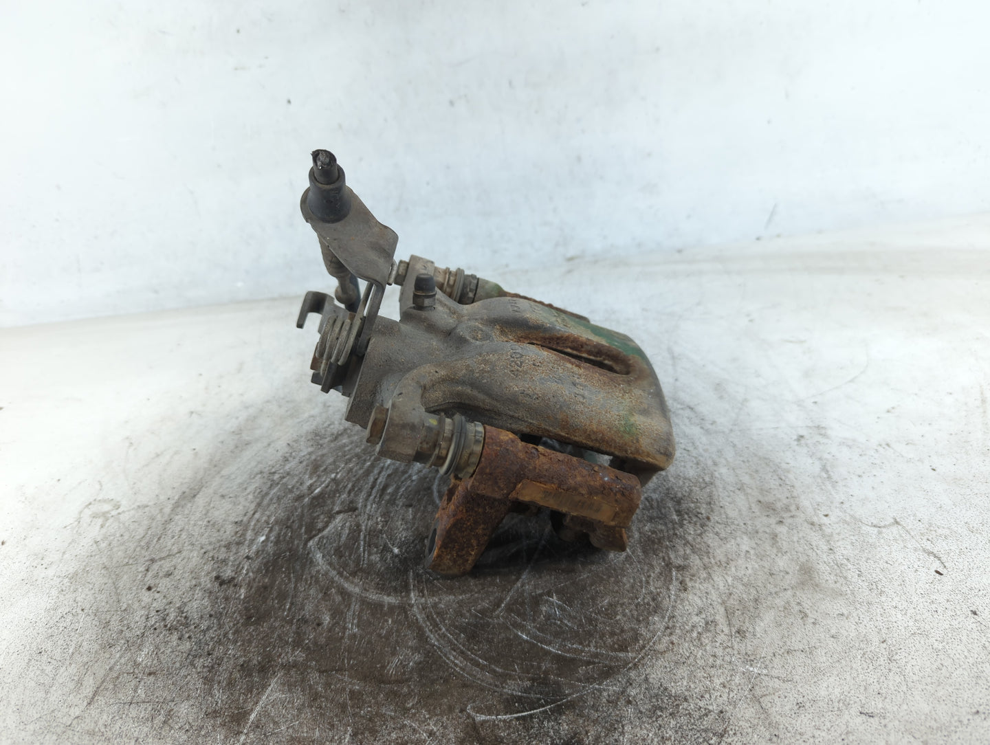 2015-2020 Volkswagen Passat Front Driver Left Brake Caliper - Oemusedautoparts1.com