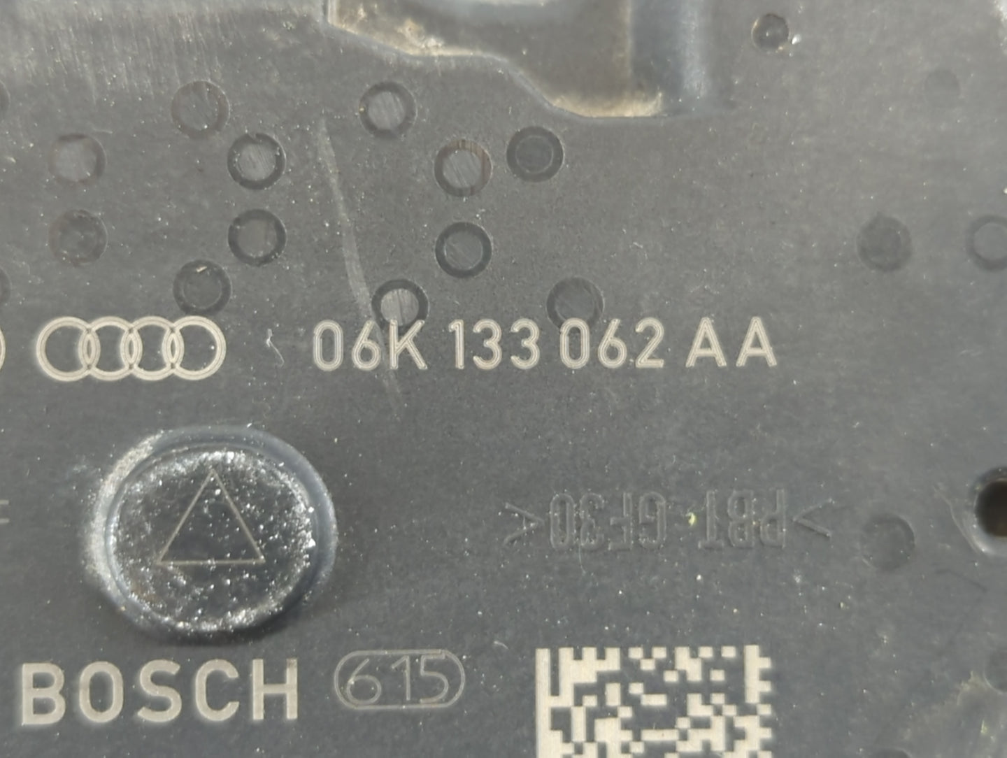 2014-2017 Volkswagen Passat Throttle Body P/N:06K 133 062 AA Fits Fits 2014 2015 2016 2017 OEM Used Auto Parts - Oemusedauto