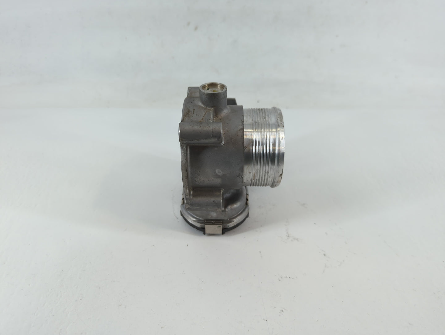 2014-2017 Volkswagen Passat Throttle Body P/N:06K 133 062 AA Fits Fits 2014 2015 2016 2017 OEM Used Auto Parts - Oemusedauto
