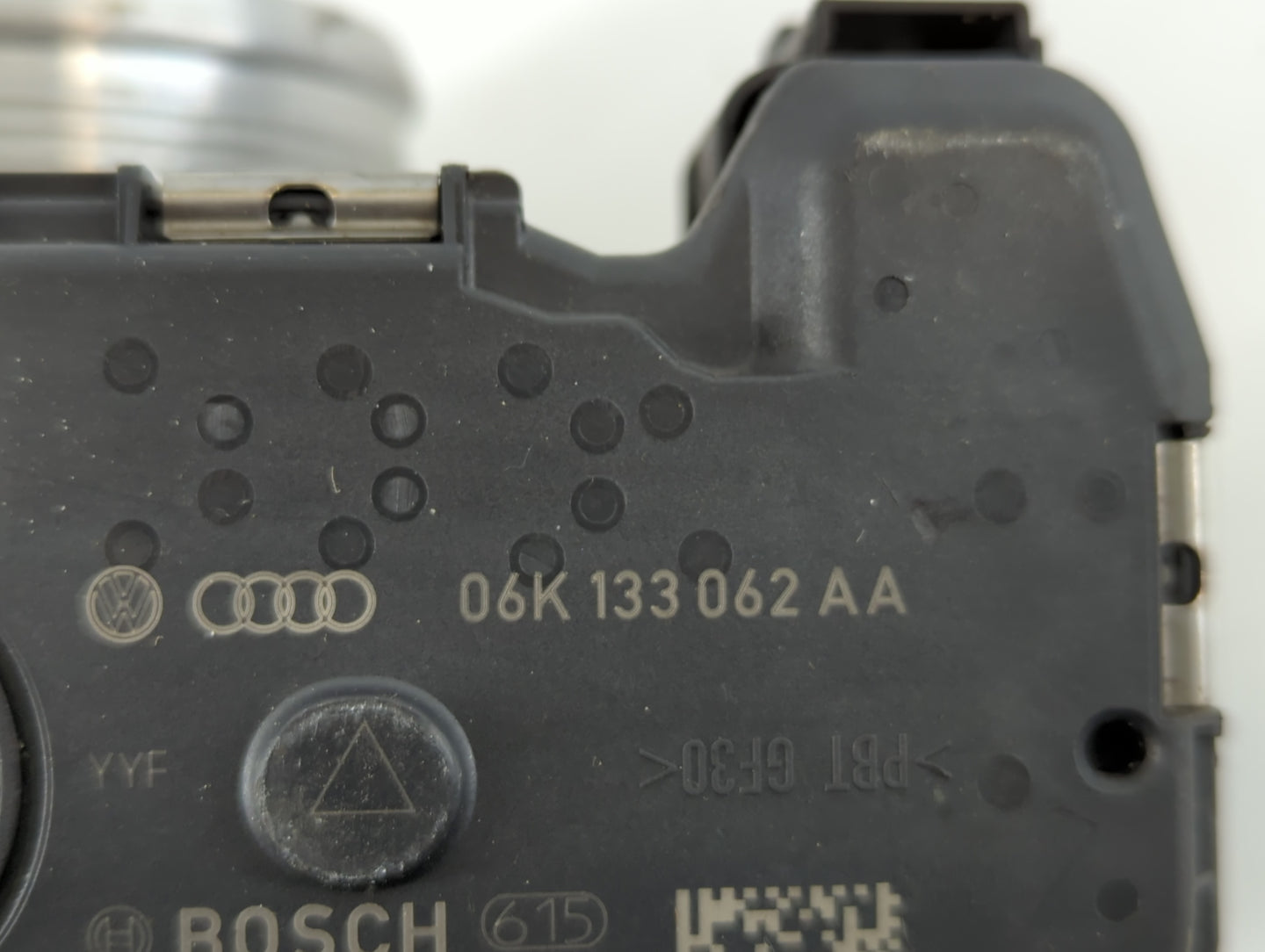 2014-2017 Volkswagen Passat Throttle Body P/N:06K 133 062 AA Fits Fits 2014 2015 2016 2017 OEM Used Auto Parts - Oemusedauto
