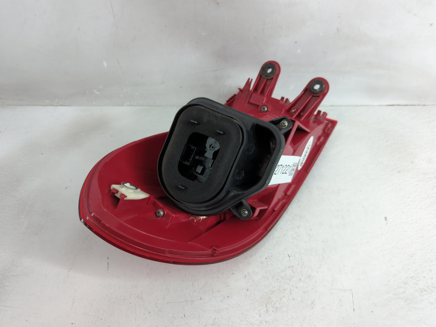 2012-2018 Volkswagen Tiguan Tail Light Assembly Passenger Right OEM Fits Fits 2012 2013 2014 2015 2016 2017 2018 OEM Used Au