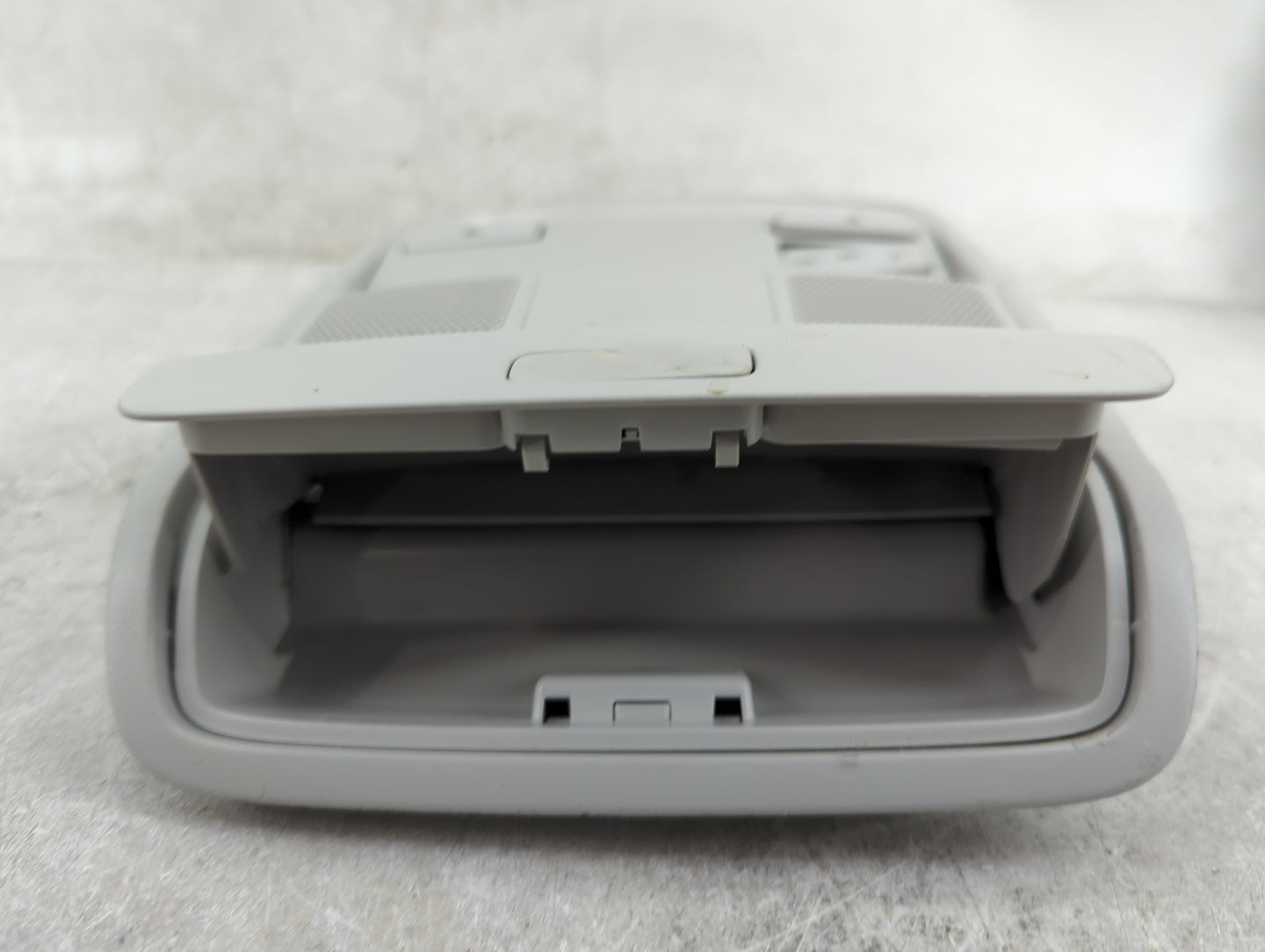 2017 Volkswagen Tiguan Overhead Roof Console - Oemusedautoparts1.com
