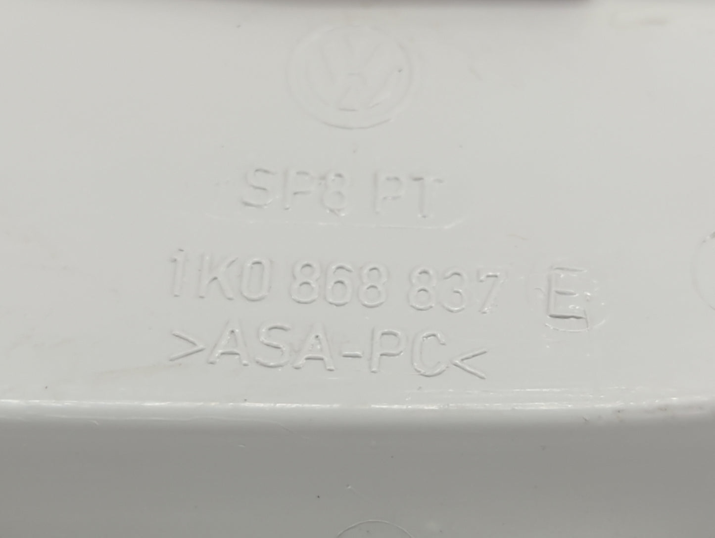 2017 Volkswagen Tiguan Overhead Roof Console - Oemusedautoparts1.com