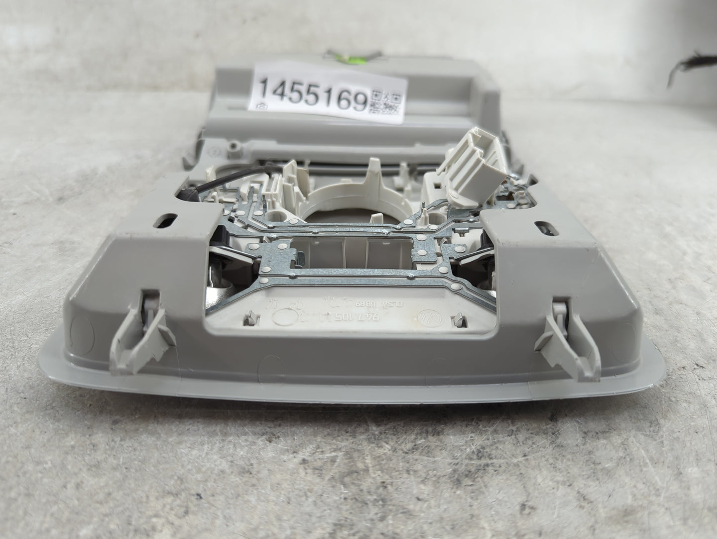 2017 Volkswagen Tiguan Overhead Roof Console - Oemusedautoparts1.com
