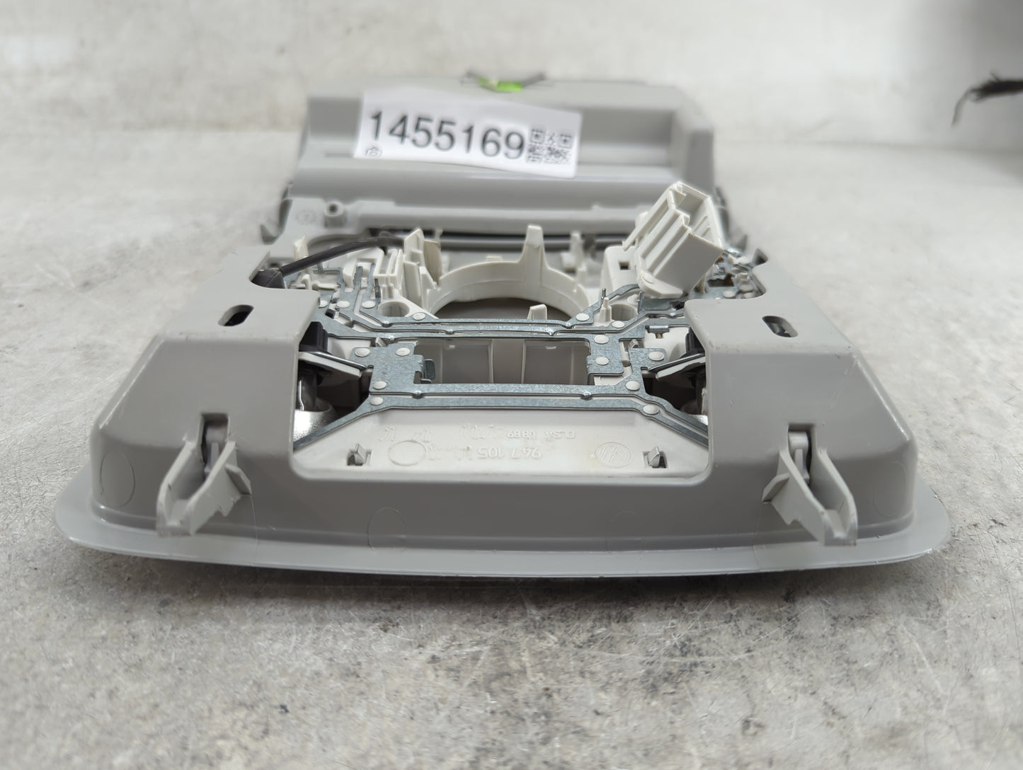 2017 Volkswagen Tiguan Overhead Roof Console - Oemusedautoparts1.com