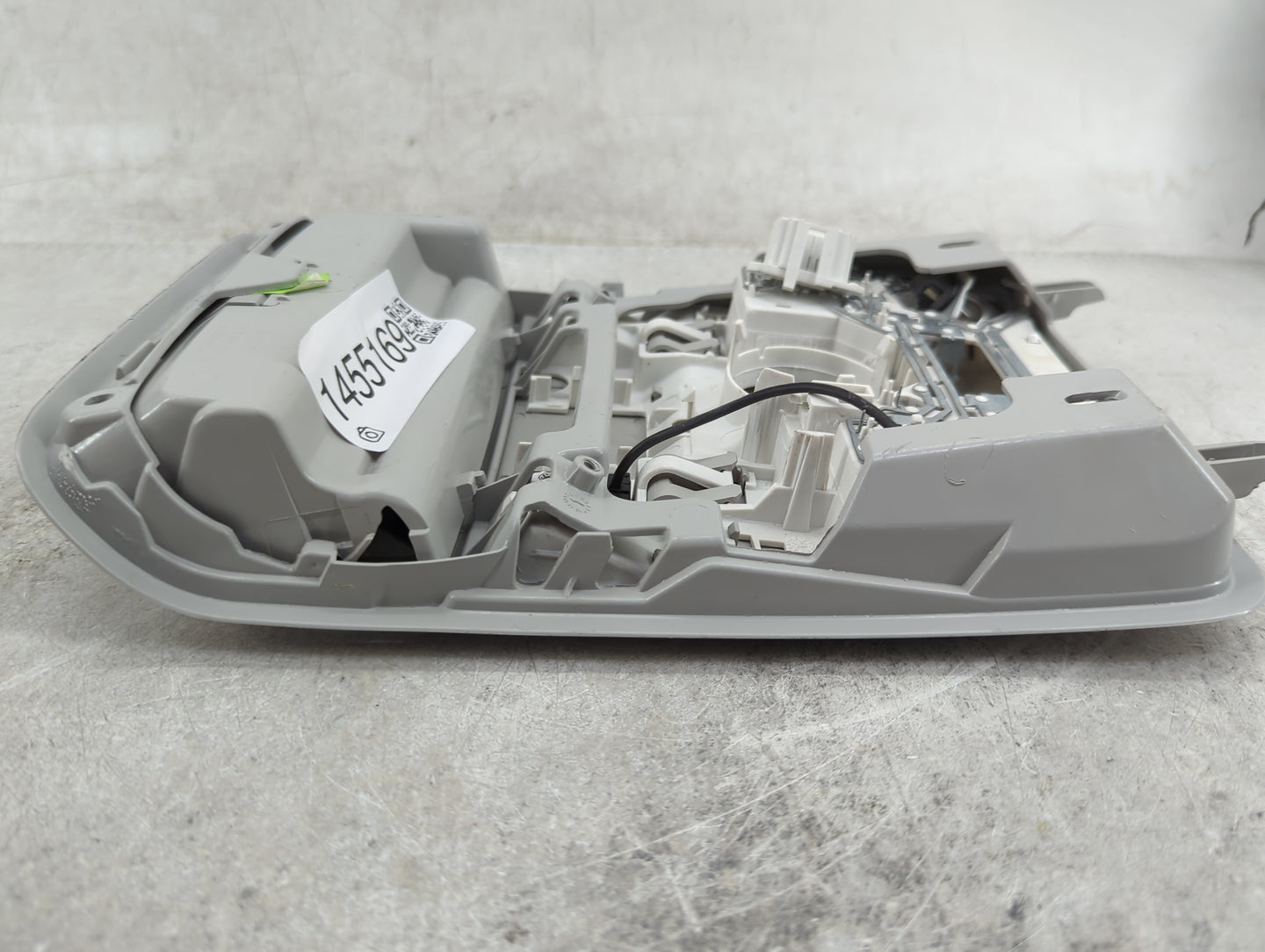 2017 Volkswagen Tiguan Overhead Roof Console - Oemusedautoparts1.com