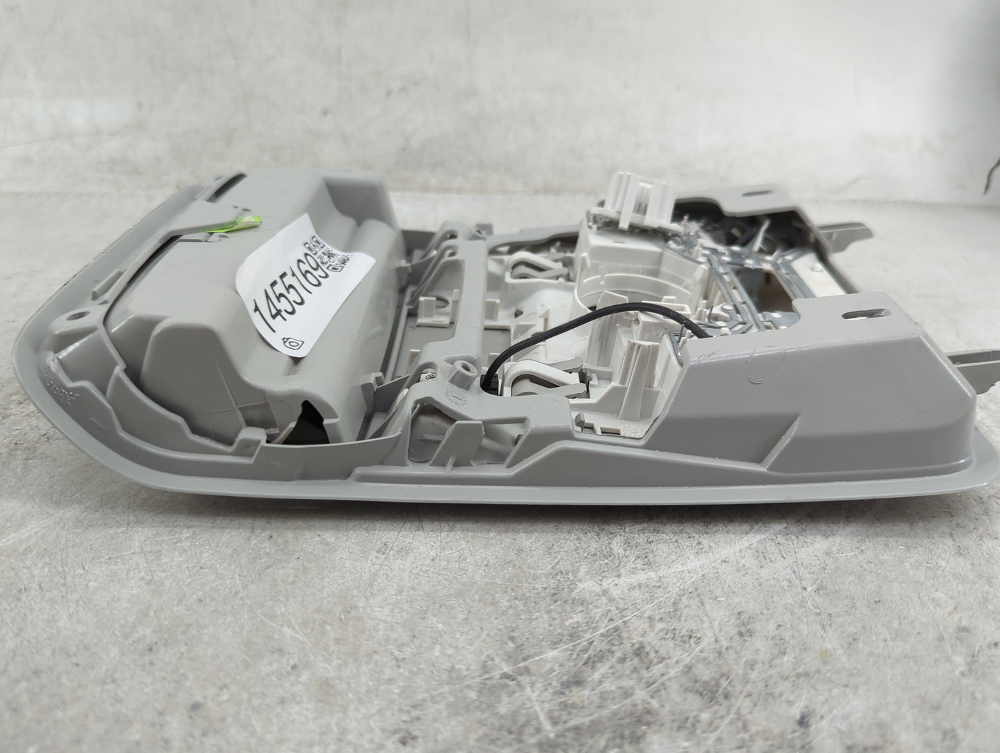 2017 Volkswagen Tiguan Overhead Roof Console - Oemusedautoparts1.com