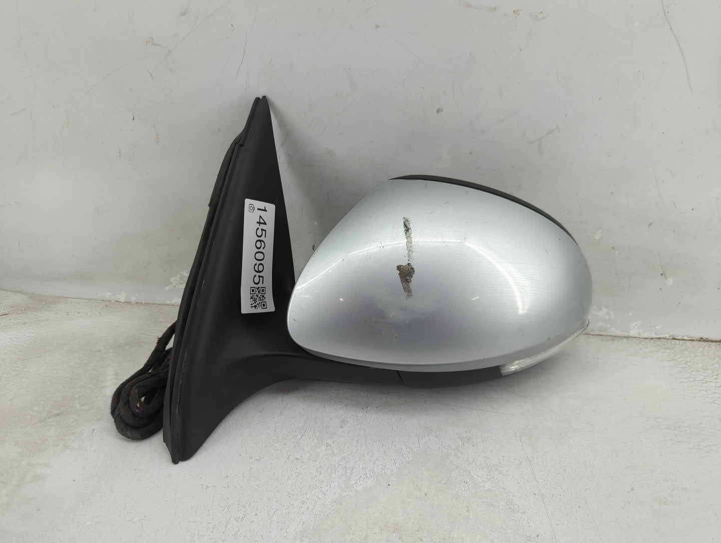 2009-2018 Volkswagen Tiguan Driver Side View Mirror - Left Door Mirror OEM Used - Oemusedautoparts1.com