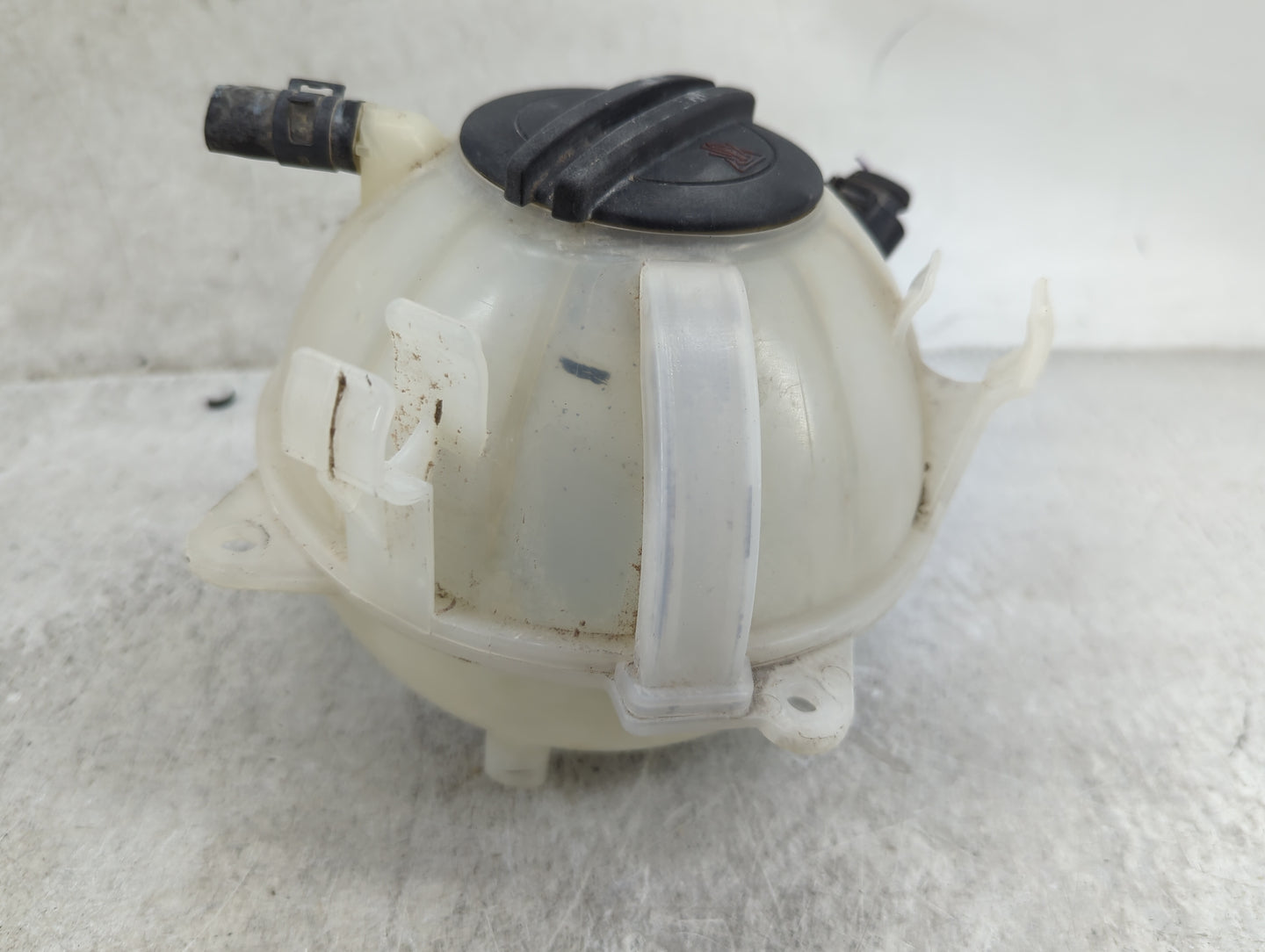 2009 Volkswagen Tiguan Radiator Coolant Overflow Expansion Tank Bottle 1459935 - Oemusedautoparts1.com