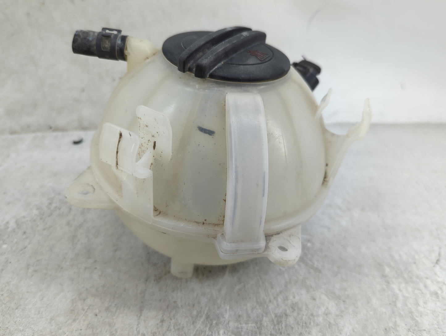 2009 Volkswagen Tiguan Radiator Coolant Overflow Expansion Tank Bottle 1459935 - Oemusedautoparts1.com