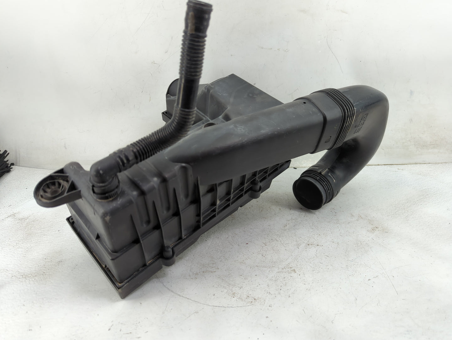 2009-2018 Volkswagen Tiguan Air Cleaner Intake-duct Hose Tube 1460087 - Oemusedautoparts1.com
