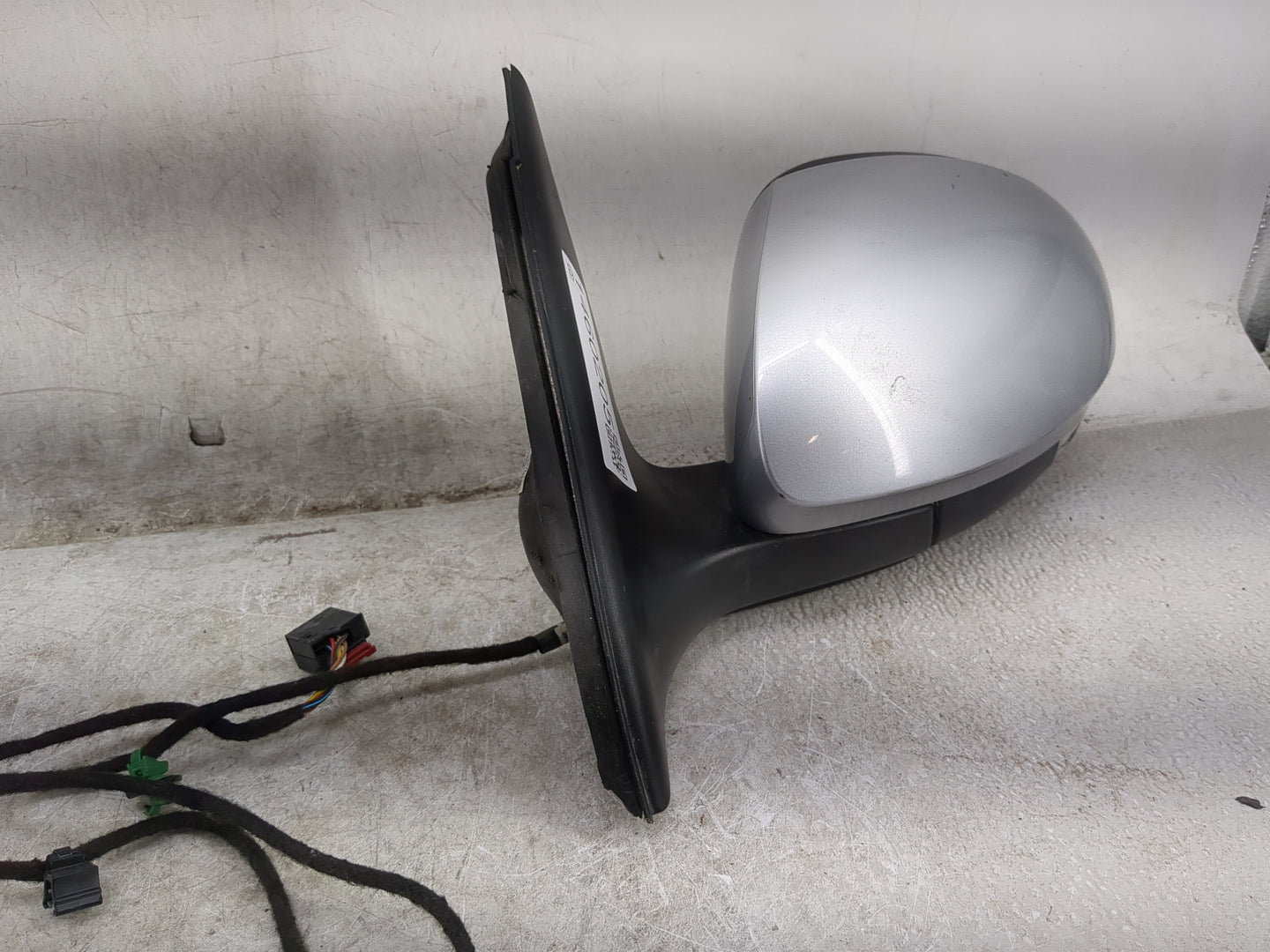 2009-2018 Volkswagen Tiguan Driver Side View Mirror - Left Door Mirror OEM Used - Oemusedautoparts1.com