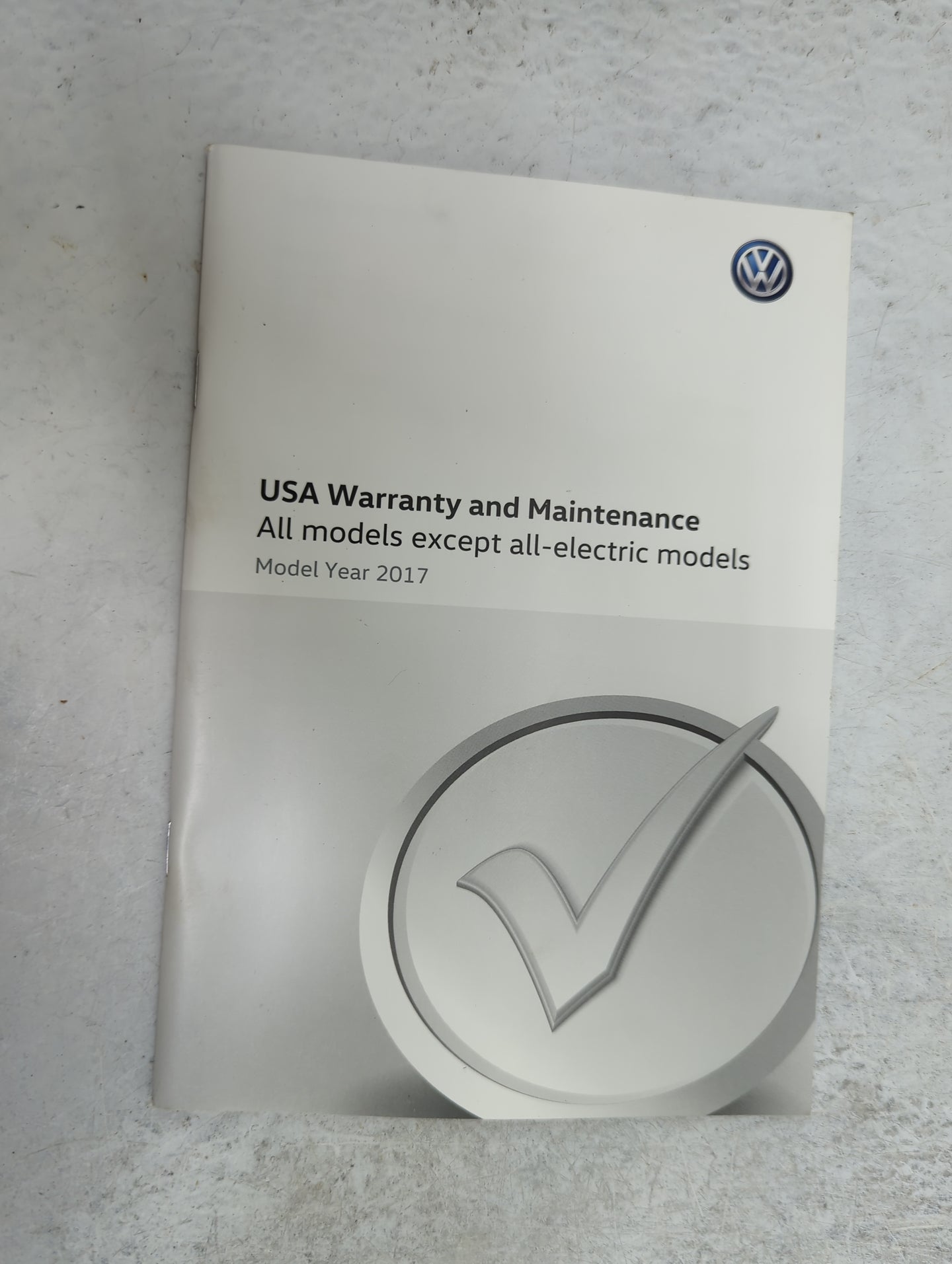 2017 Volkswagen Tiguan Owners Manual Book Guide P/N:5N0012723BC OEM Used Auto Parts - Oemusedautoparts1.com