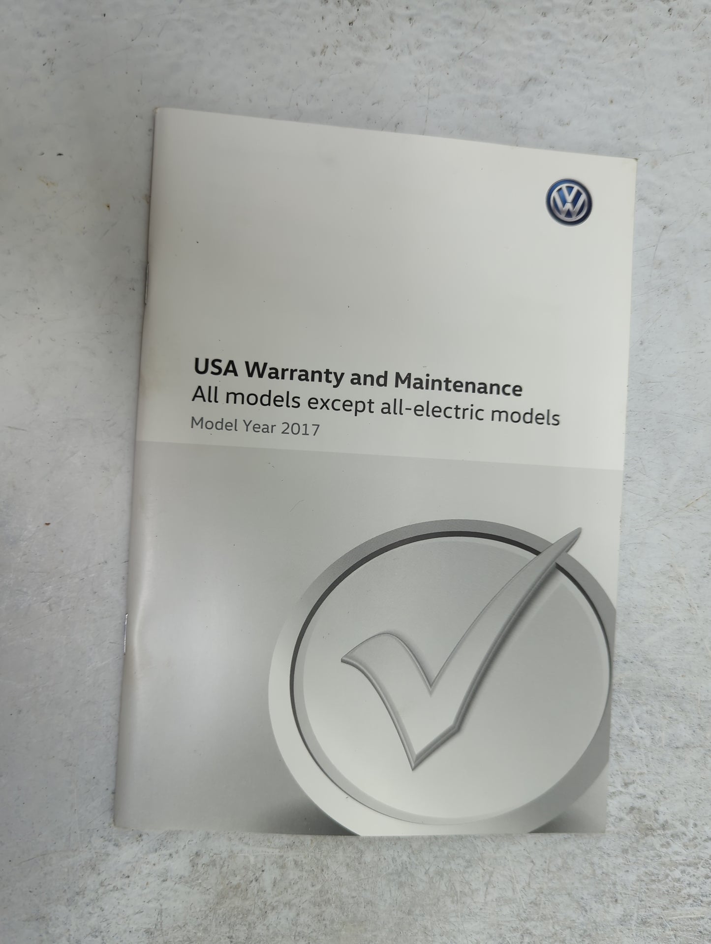 2017 Volkswagen Tiguan Owners Manual Book Guide P/N:5N0012723BC OEM Used Auto Parts - Oemusedautoparts1.com