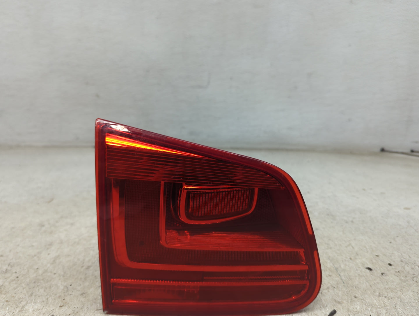 2017 Volkswagen Tiguan Tail Light Assembly Driver Left OEM P/N:179632 Fits OEM Used Auto Parts - Oemusedautoparts1.com