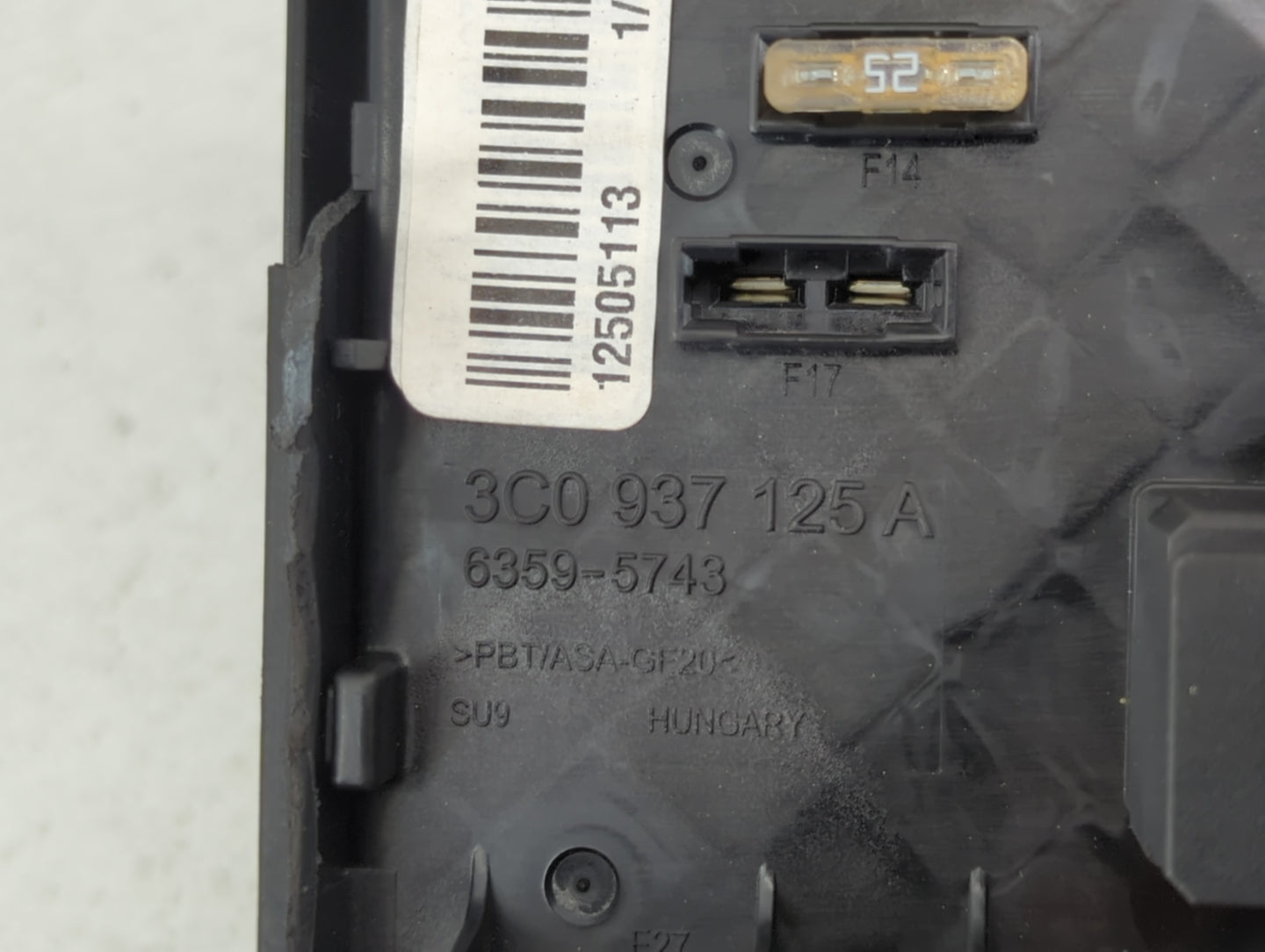 2012-2018 Volkswagen Tiguan Fusebox Fuse Box Panel Relay Module P/N:3C0 937 125 A 6359-5743 Fits OEM Used Auto Parts - Oemus