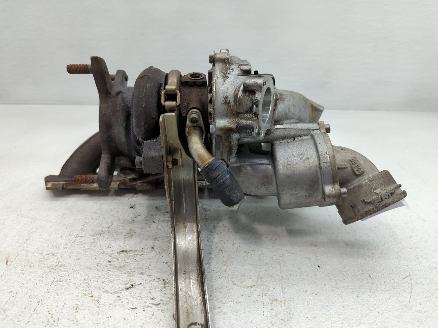 2009 Volkswagen Tiguan Turbocharger Exhaust Manifold With Turbo Charger - Oemusedautoparts1.com