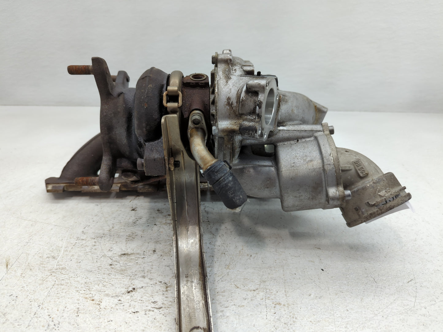2009 Volkswagen Tiguan Turbocharger Exhaust Manifold With Turbo Charger - Oemusedautoparts1.com