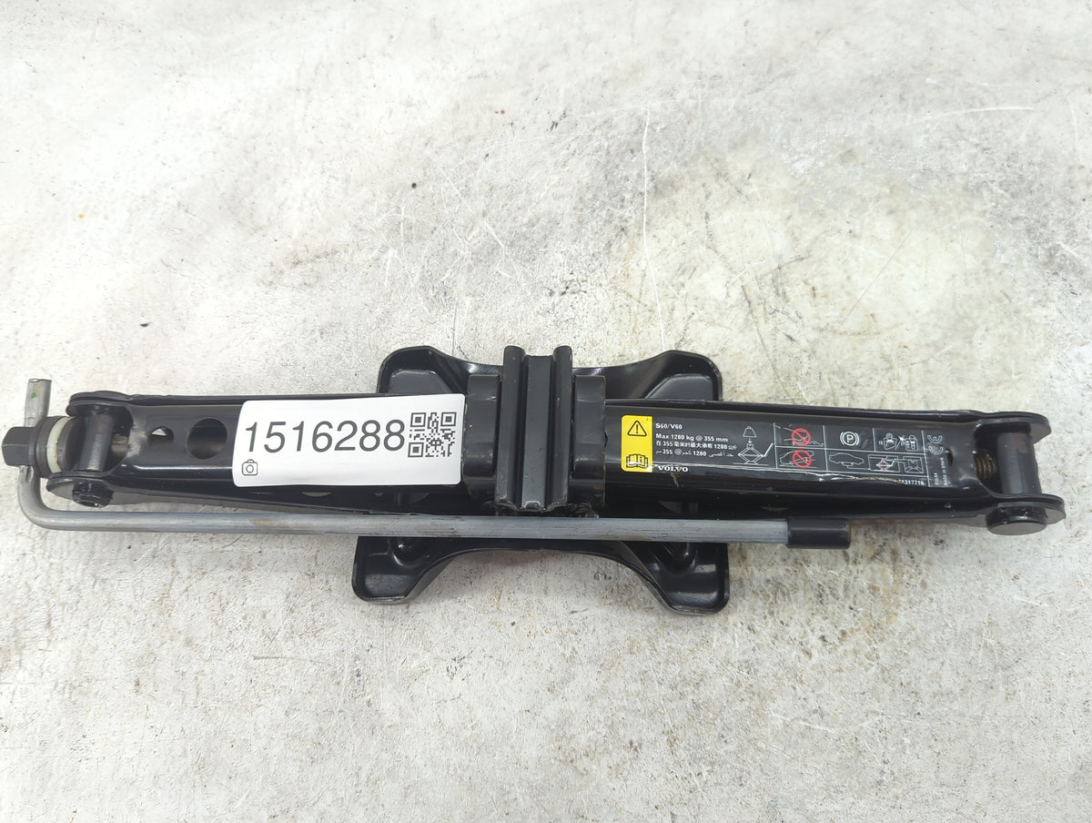 2017 Volvo S60 Spare Scissor Car Jack Black - Oemusedautoparts1.com