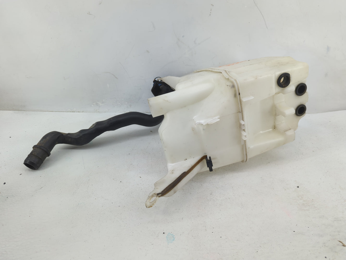 2015-2018 Volvo V60 Windshield Washer Fluid Reservoir Bottle Oem - Oemusedautoparts1.com