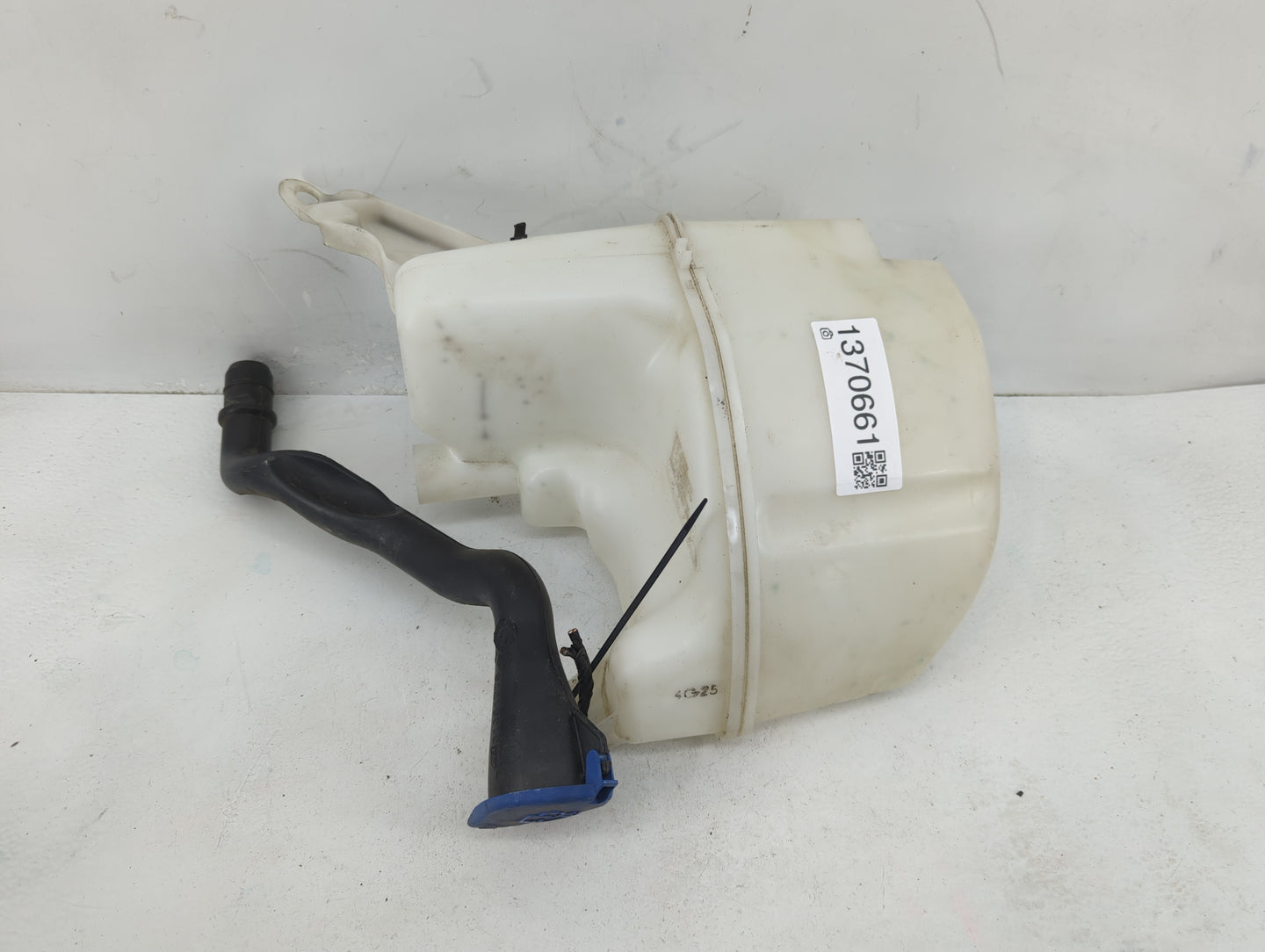 2015-2018 Volvo V60 Windshield Washer Fluid Reservoir Bottle Oem - Oemusedautoparts1.com