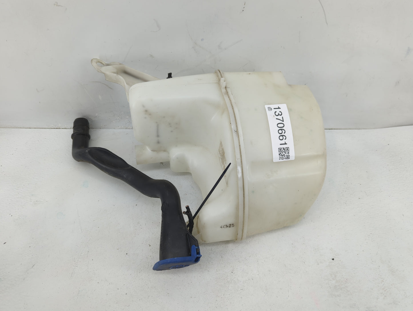 2015-2018 Volvo V60 Windshield Washer Fluid Reservoir Bottle Oem - Oemusedautoparts1.com