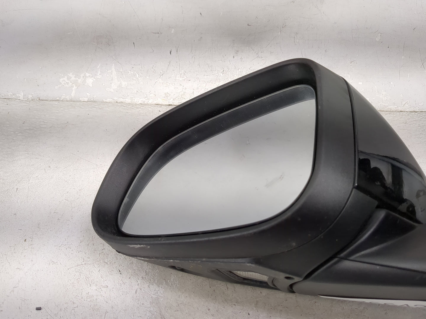 2013-2018 Volvo V60 Driver Side View Mirror - Left Door Mirror OEM Used - Oemusedautoparts1.com