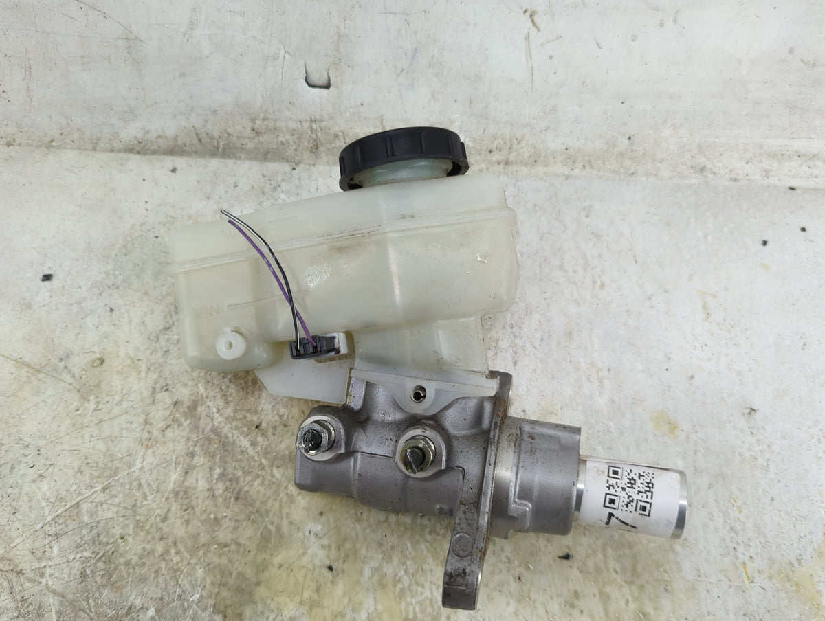 2013-2018 Volvo V60 Brake Master Cylinder - Oemusedautoparts1.com