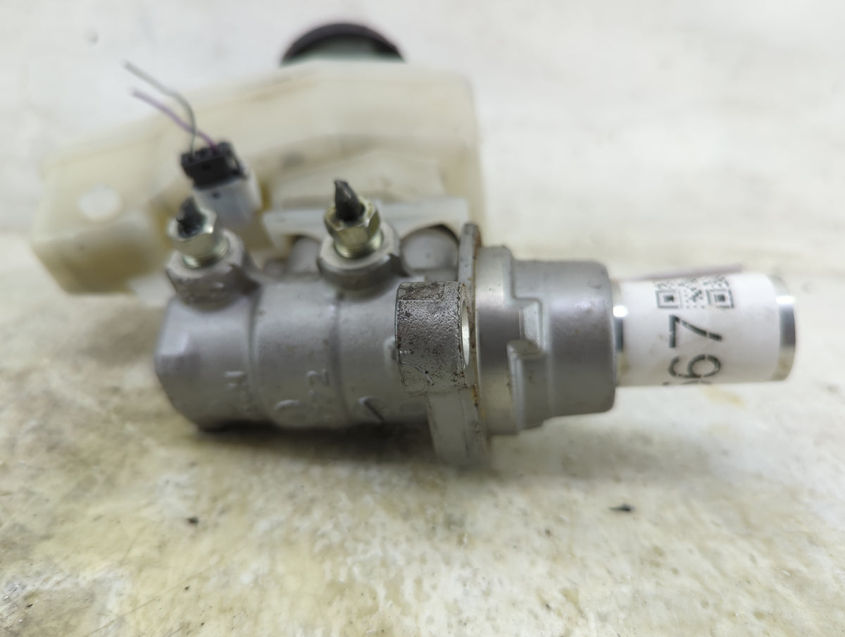 2013-2018 Volvo V60 Brake Master Cylinder - Oemusedautoparts1.com