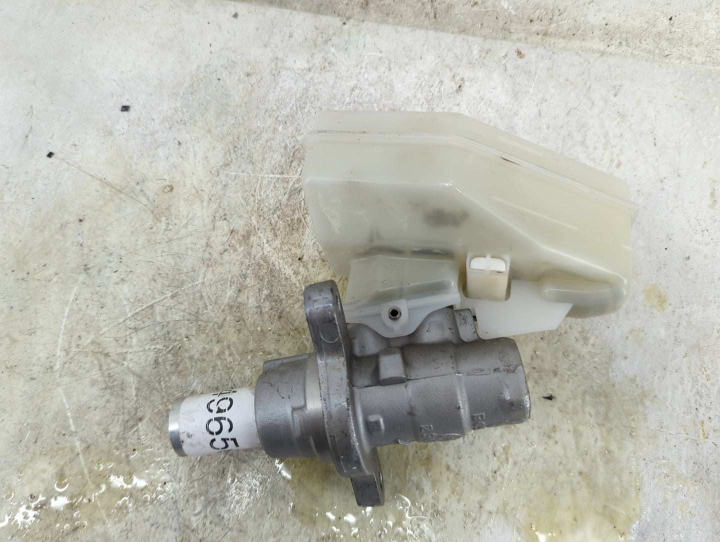 2013-2018 Volvo V60 Brake Master Cylinder - Oemusedautoparts1.com