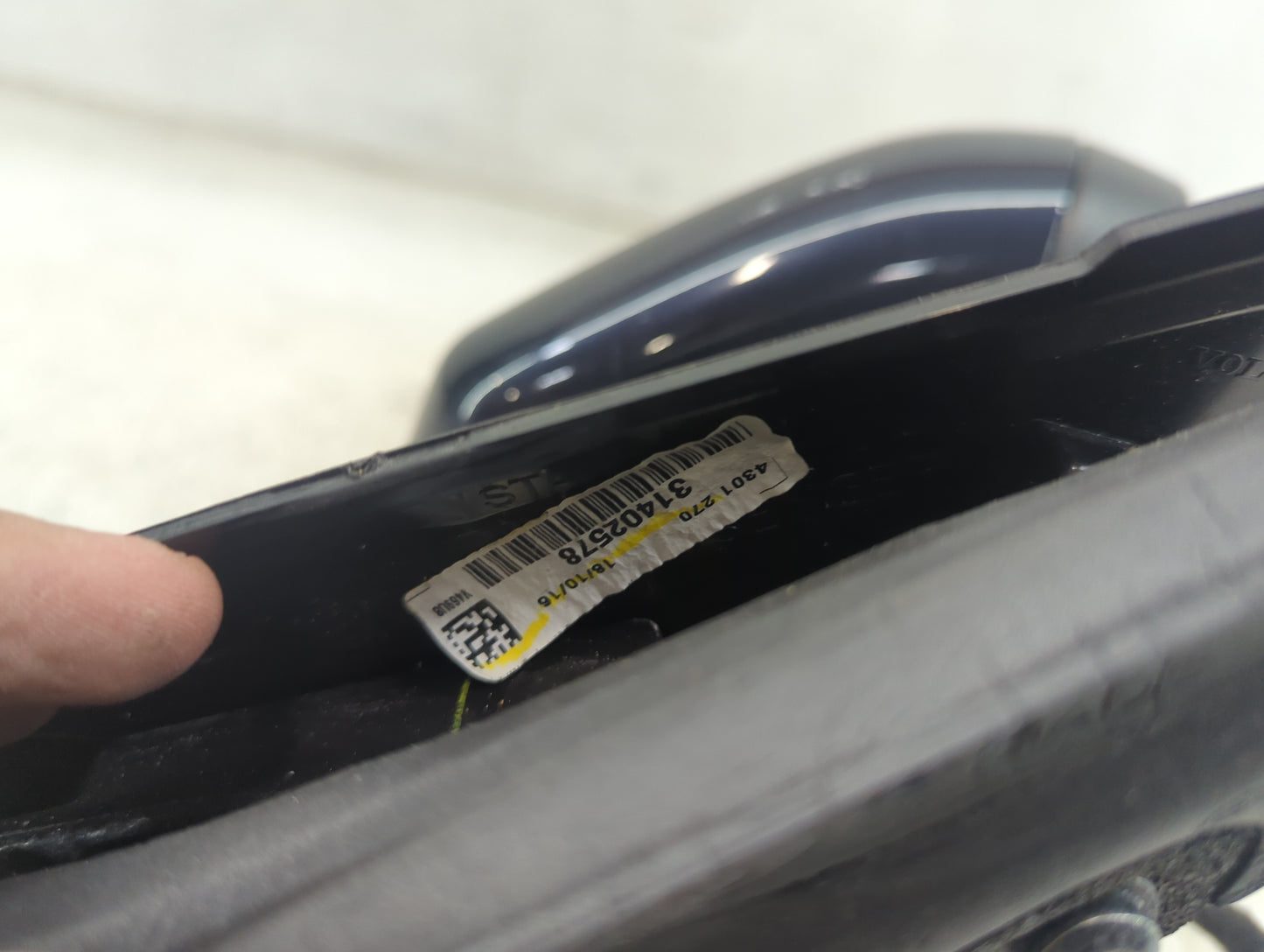 2013-2018 Volvo V60 Passenger Side View Mirror - Right Door Mirror OEM Used - Oemusedautoparts1.com