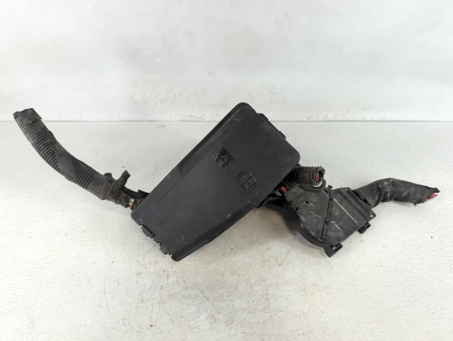 2015-2018 Volvo V60 Fusebox Fuse Box Panel Relay Module P/N:6G9T-14A076-MB Fits Fits 2012 2014 2015 2016 2017 2018 OEM Used 