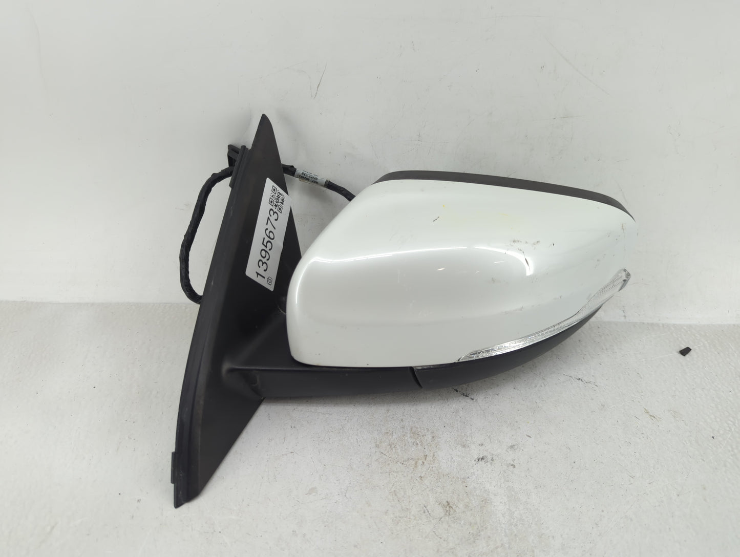 2014-2017 Volvo Xc60 Driver Side View Mirror - Left Door Mirror OEM Used - Oemusedautoparts1.com
