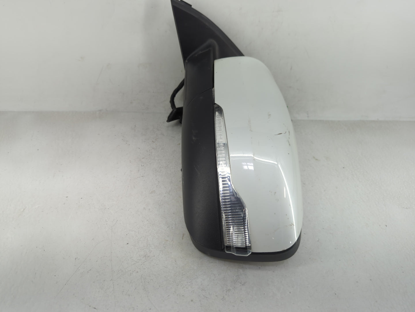 2014-2017 Volvo Xc60 Driver Side View Mirror - Left Door Mirror OEM Used - Oemusedautoparts1.com