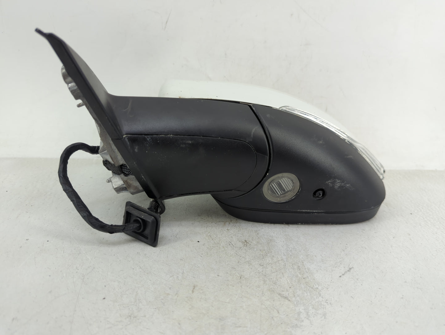2014-2017 Volvo Xc60 Driver Side View Mirror - Left Door Mirror OEM Used - Oemusedautoparts1.com