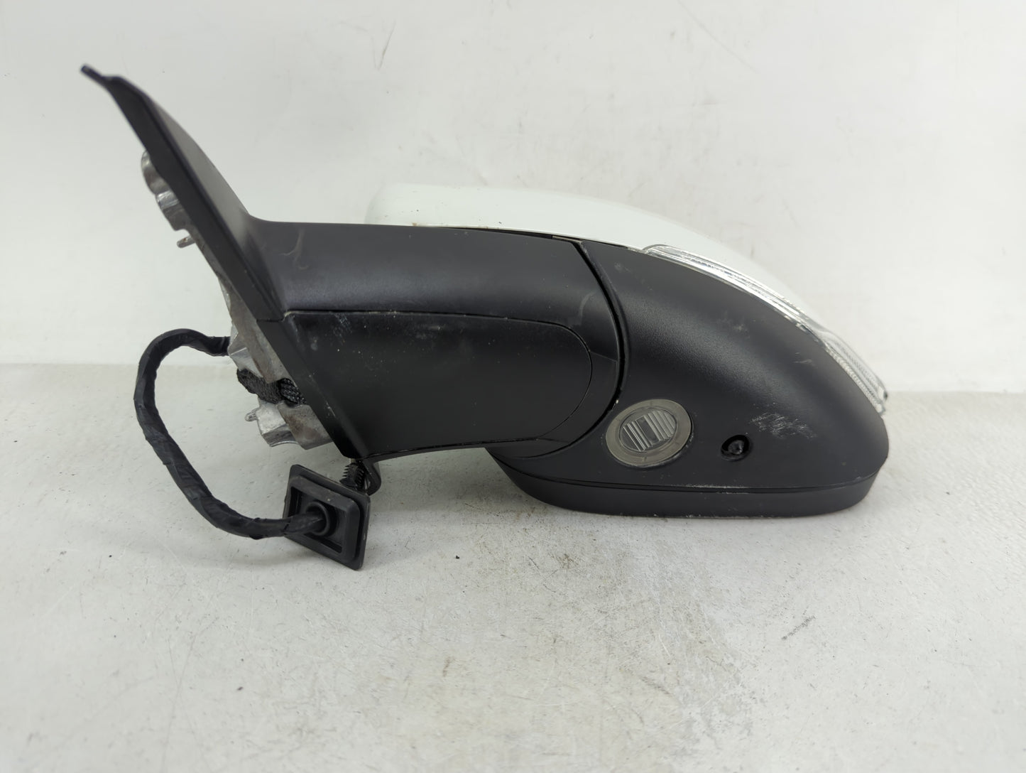 2014-2017 Volvo Xc60 Driver Side View Mirror - Left Door Mirror OEM Used - Oemusedautoparts1.com