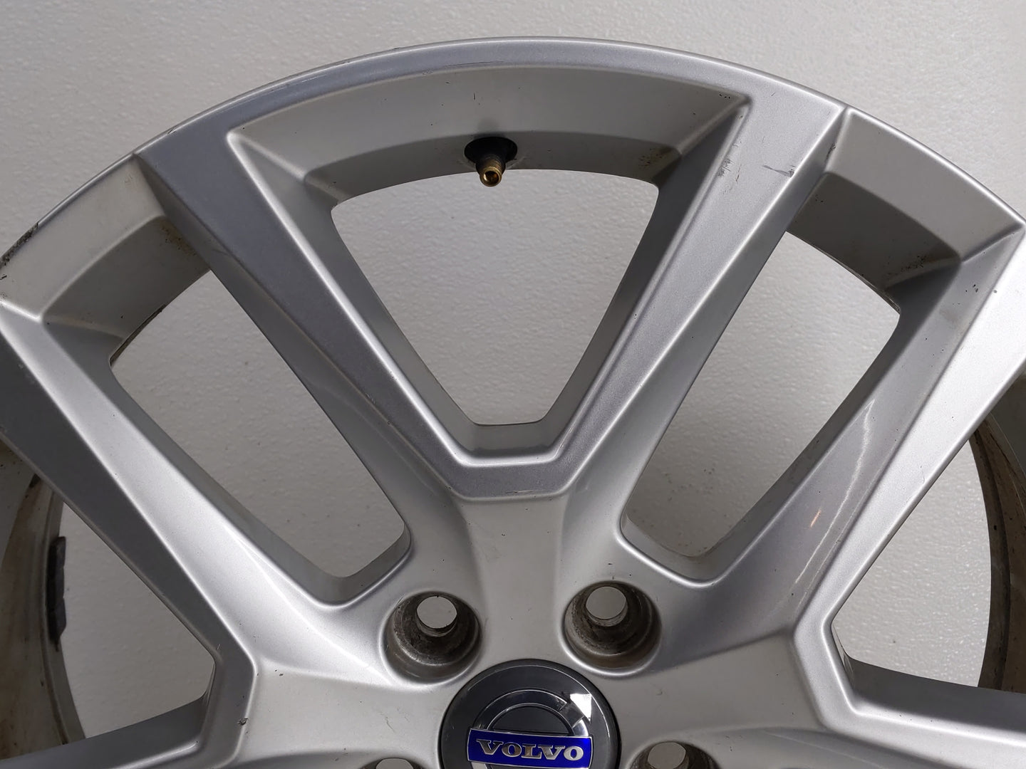 2016-2017 Volvo Xc60 Oem Wheel Rim - Oemusedautoparts1.com