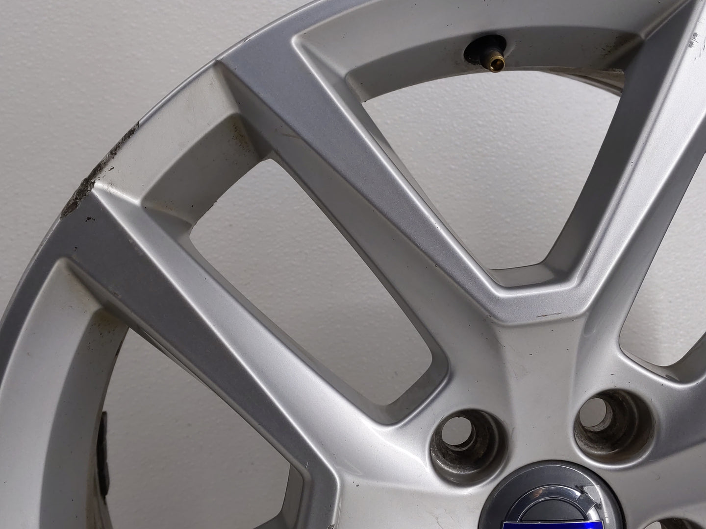 2016-2017 Volvo Xc60 Oem Wheel Rim - Oemusedautoparts1.com