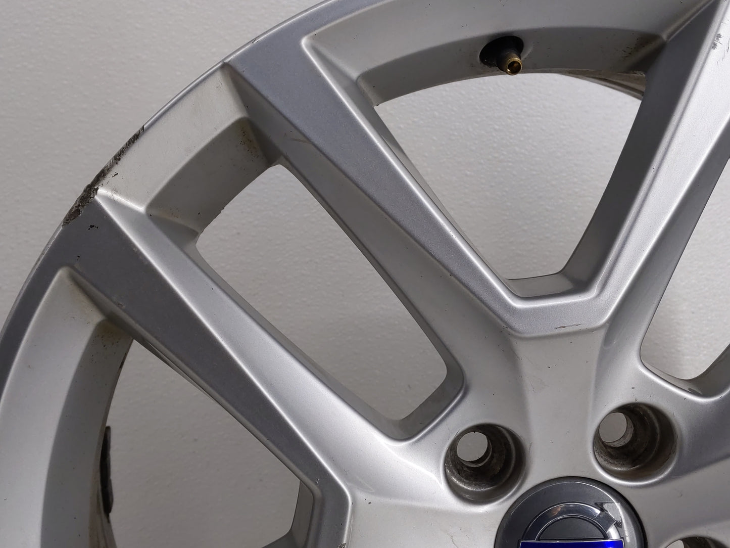 2016-2017 Volvo Xc60 Oem Wheel Rim - Oemusedautoparts1.com