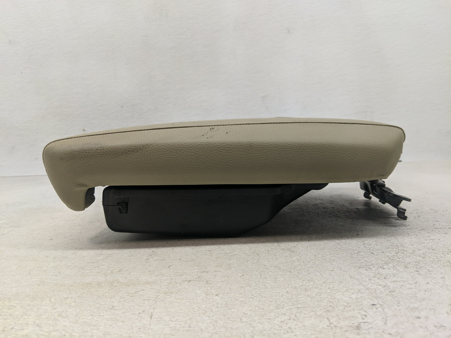 2018 Acura Mdx Center Console Armrest Cover Lid Fits OEM Used Auto Parts - Oemusedautoparts1.com