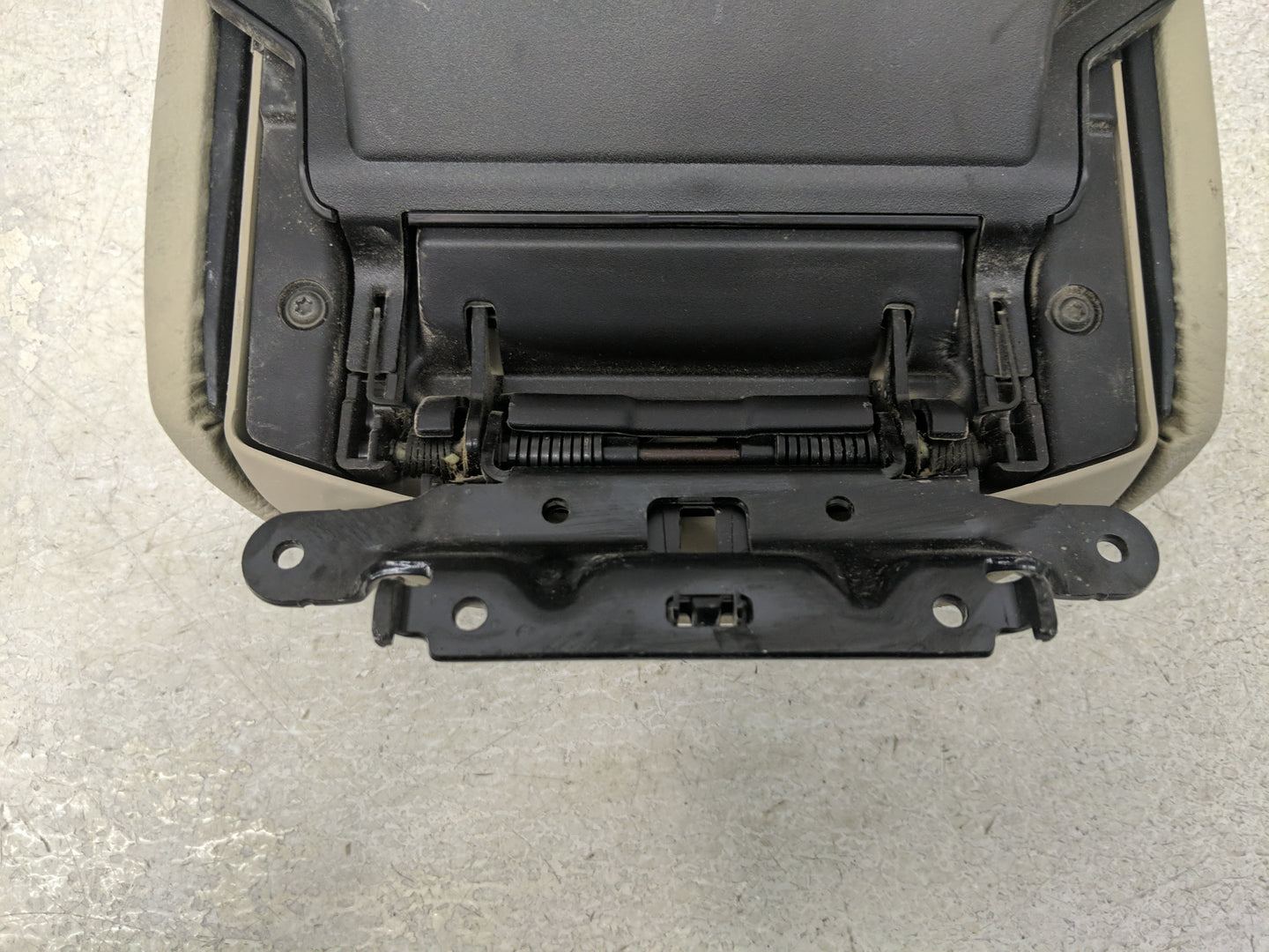 2018 Acura Mdx Center Console Armrest Cover Lid Fits OEM Used Auto Parts - Oemusedautoparts1.com