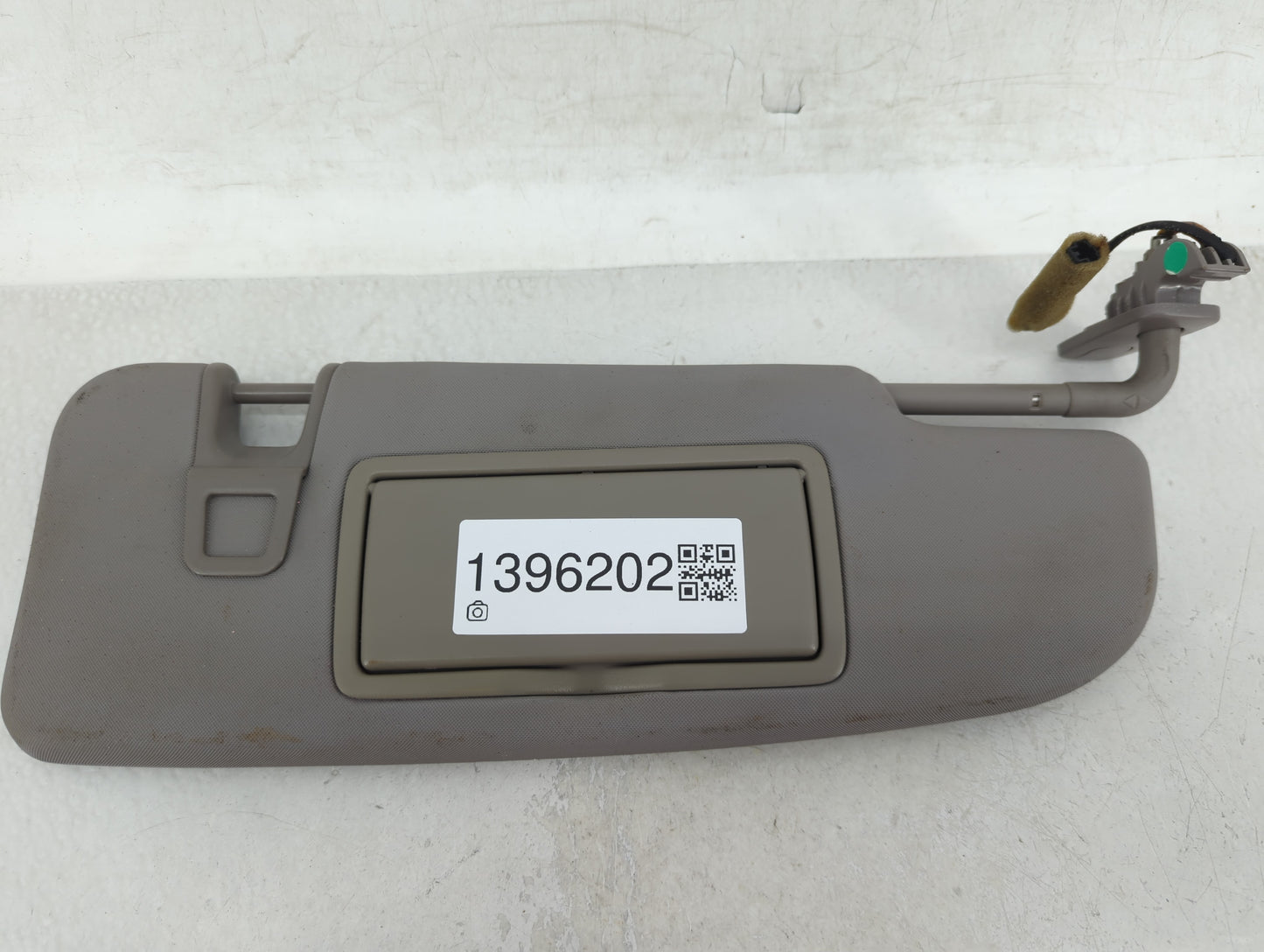 2017 Alfa Romeo Giulia Sun Visor Shade Replacement Passenger Right Mirror Fits OEM Used Auto Parts - Oemusedautoparts1.com